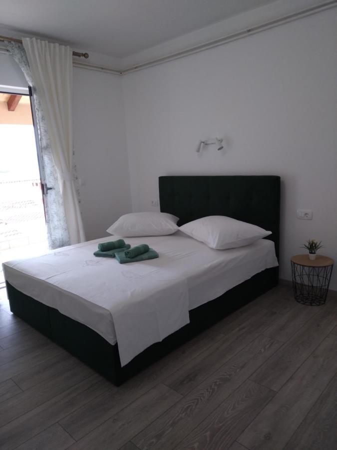 Apartment Seaview Jelsa Racic Buitenkant foto
